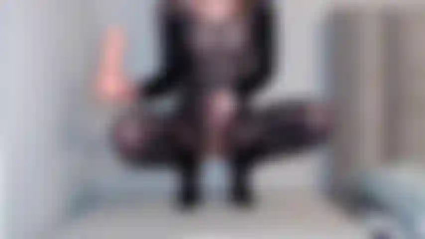 Monto meu consolo bem grande e fico muito, muito molhada! Me veja gozar com tanta força xx.