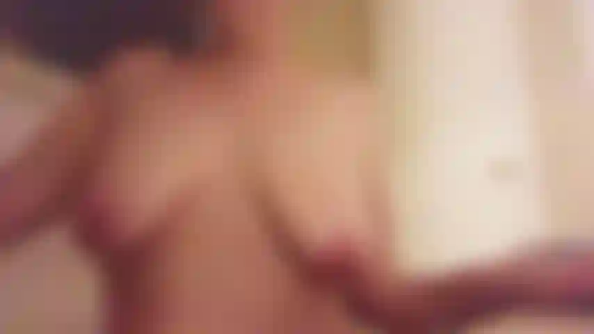 Esgueirando-se em um orgasmo na banheira - goze comigo!