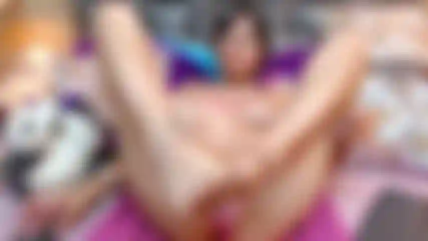 Encha-me de tinta rosa, minha buceta é louca.