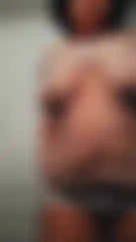 Deite-se e deixe-me pular naquele pau.