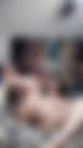 Encha minha boca até escorrer dos meus lábios.