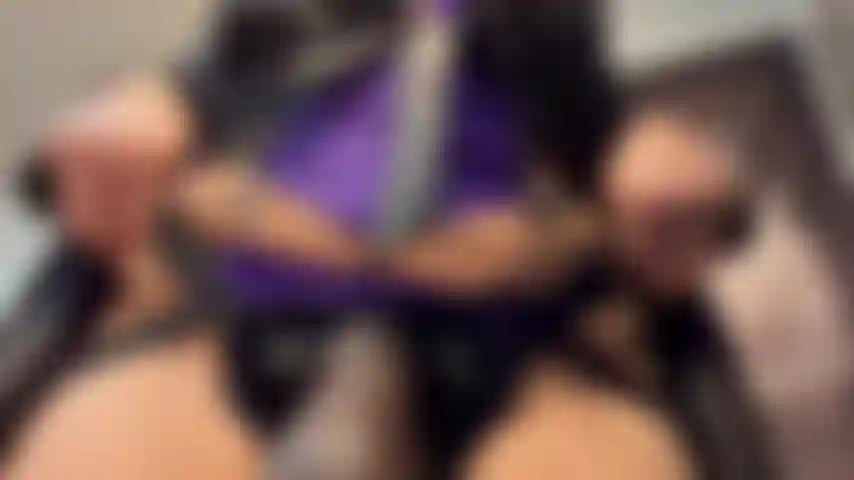 Pov: de joelhos com a boca aberta para a deusa.