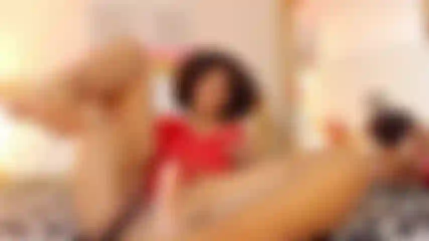 Meus pés fazem você gozar neles enquanto seu pau fica cada vez mais duro.