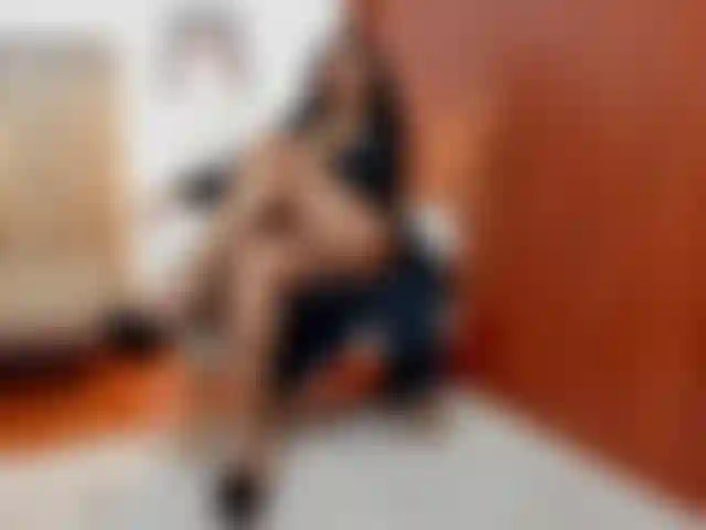 Your goddess playing with her heels 🔥