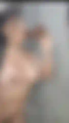 Você gosta de chupar você olha como eu chupo no chuveiro enquanto eu faço com seu pau e egua rua na minha bunda.