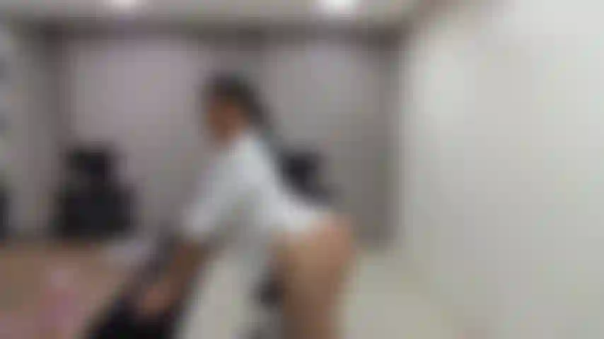 Que bate muito forte até o bumbum ficar vermelho.