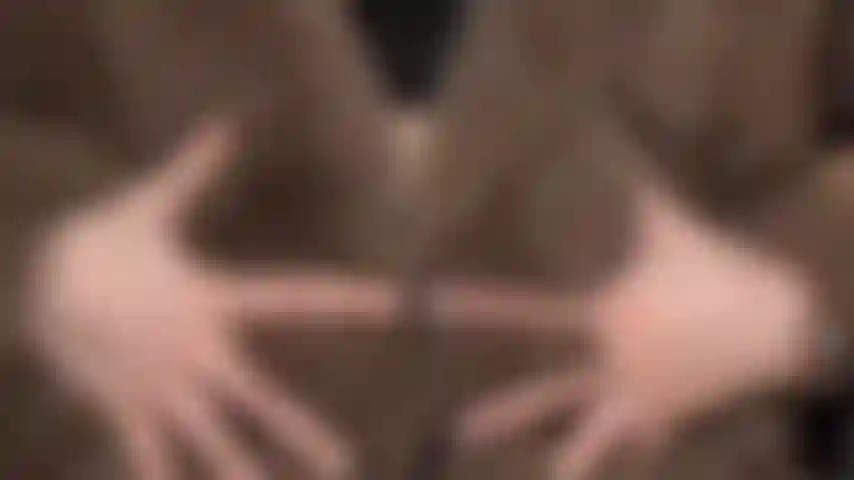 A deusa fur está derretendo sua mente e brincando com seus sentidos.