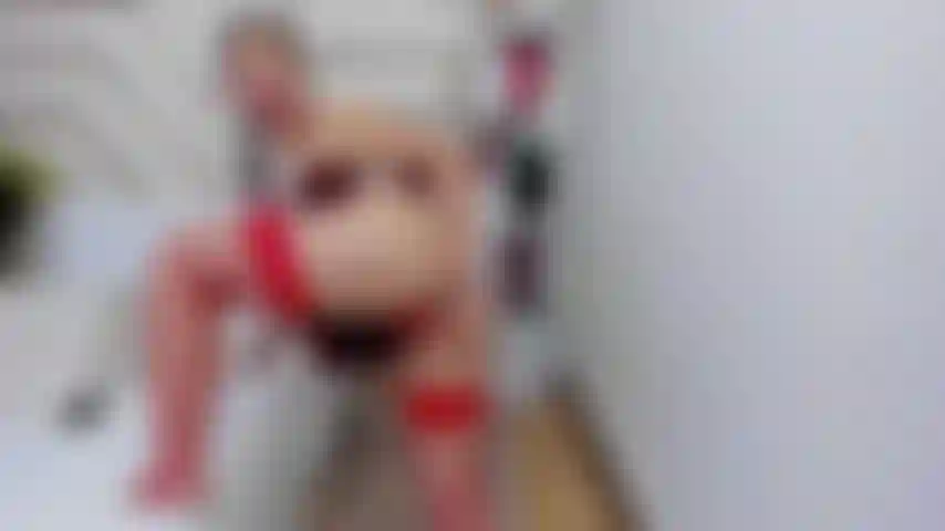 Minha calcinha me deixou louca e tive que gozar.