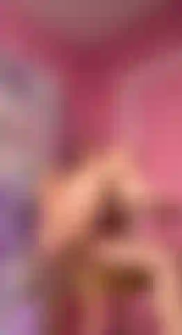 I like to fuck myself in the chair 😈