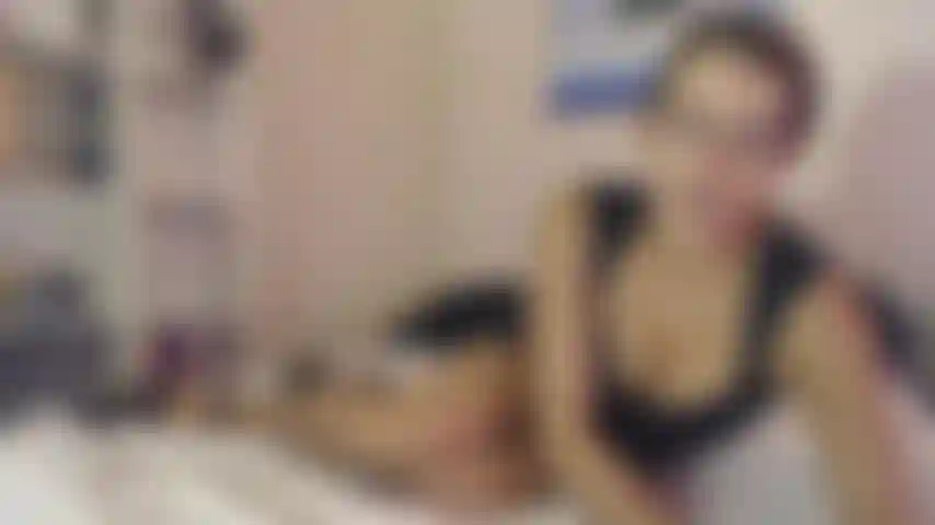 ' Contos de uma noite norty' 15 minutos de mostrar e contar.... Do encontro da noite anterior que virou realmente norty... Ouça o quanto eu gostei do encontro se transformando em um trio com seu colega de casa colocando seu "grande pau preto na minha boceta".