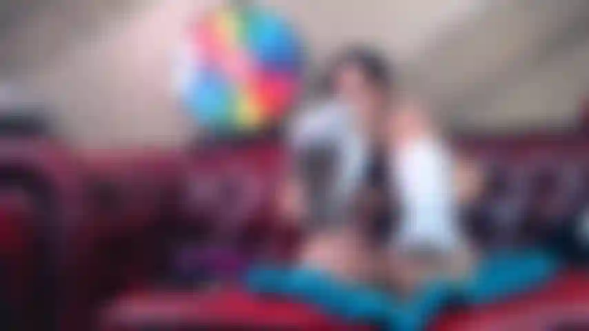 Meia e meias, conversa suja e foda-se com vibrador.