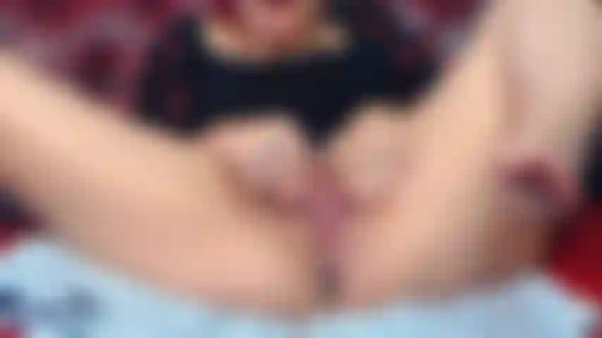 Buceta inchada esguicha.