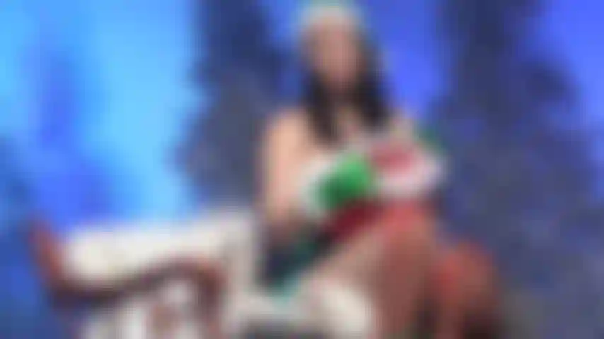 Uma elfa de natal safada.