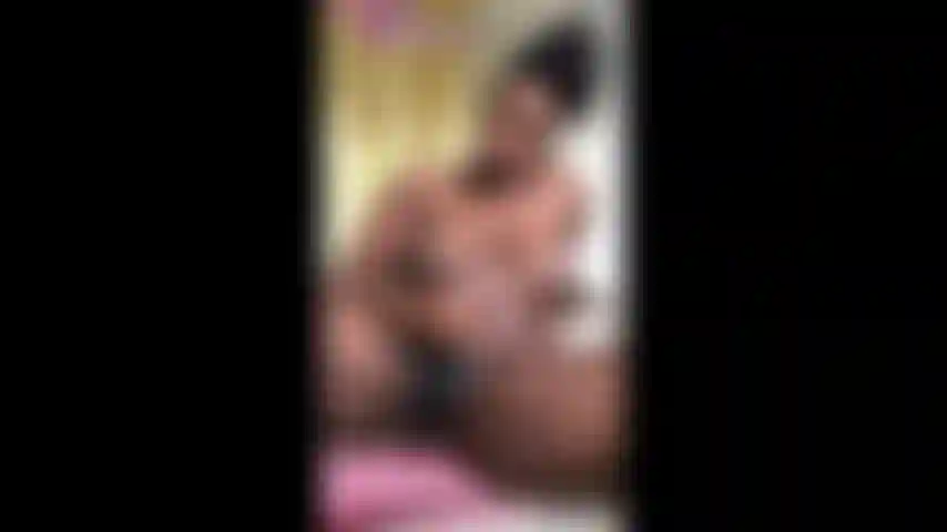 Corpo inteiro tremendo de orgasmo.