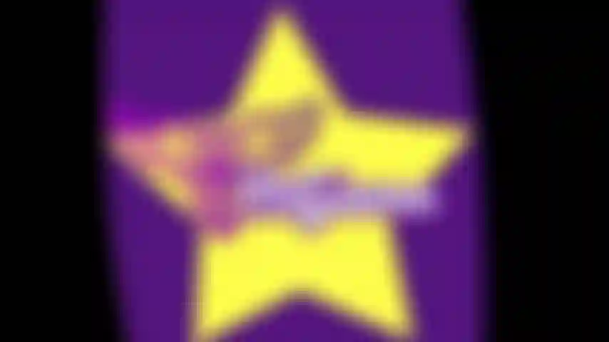 Abrindo minha bunda e mostrando meu lindo buraco marrom.