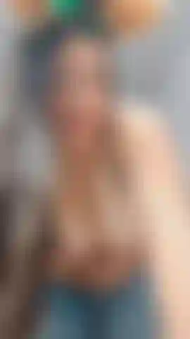 Enjoy a delicious tease with my sexy jeans