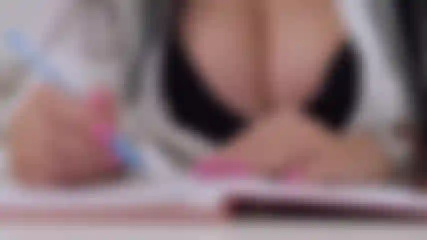 Você vai me contratar? Secretária sexy.