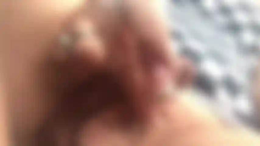 Pau duro da livs! Porra, veja o pau da vida com muita força!