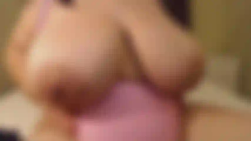 Olivia cum hard on a big huge dildo!