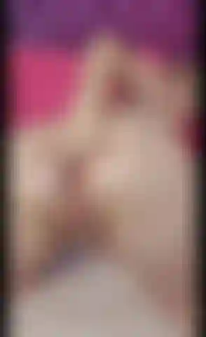 Você ficará surpreso com o que eu posso fazer com minha bunda gostosa e meus dedos dentro dela!