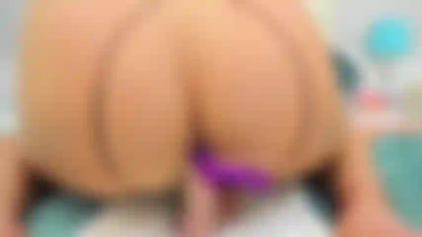 2 Brinquedo no cu, brincadeiras com brinquedos e bucetinha.