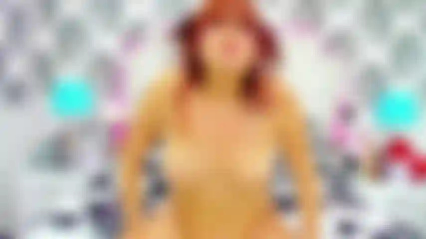 Eu fodo minha vagina e minha bunda com um pau grande.