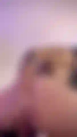 Foda minha buceta molhada e apertada no meu quarto.