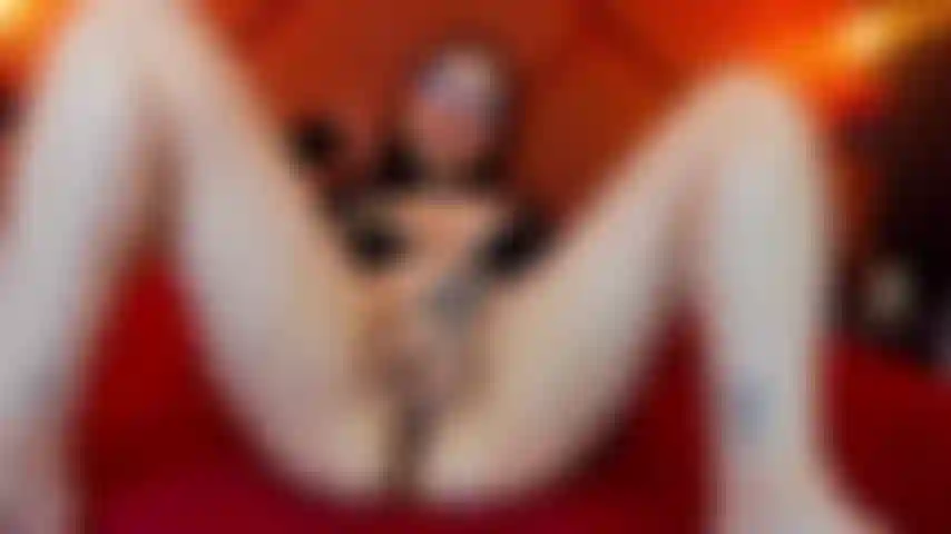 I feel very horny and kinky I want you to move my panties and play with my tight tight holes!