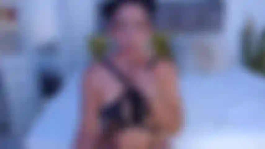 Brincando com seu pau e meu corpo.