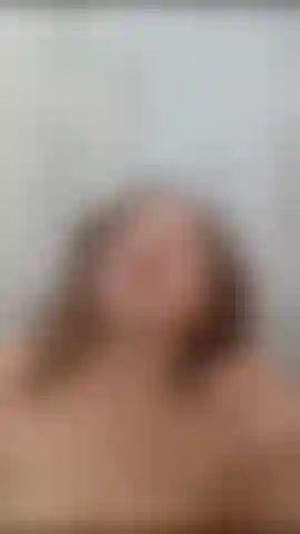 Banho erótico quente e nua.