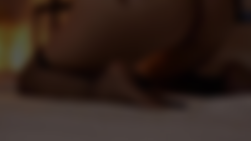 Completamente nua e cheia de tesão.