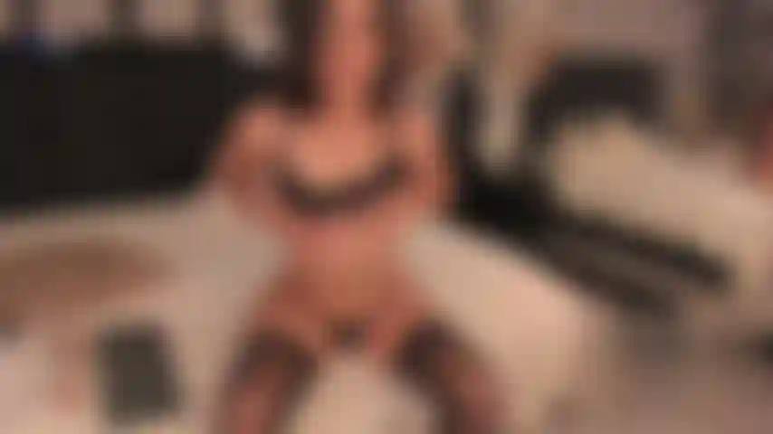 Safada e desleixada são palavras que ficam aquém para descrever essa mamada 👅 💦.