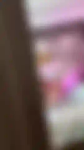 E fico muito excitada quando me espionam enquanto me masturbo.