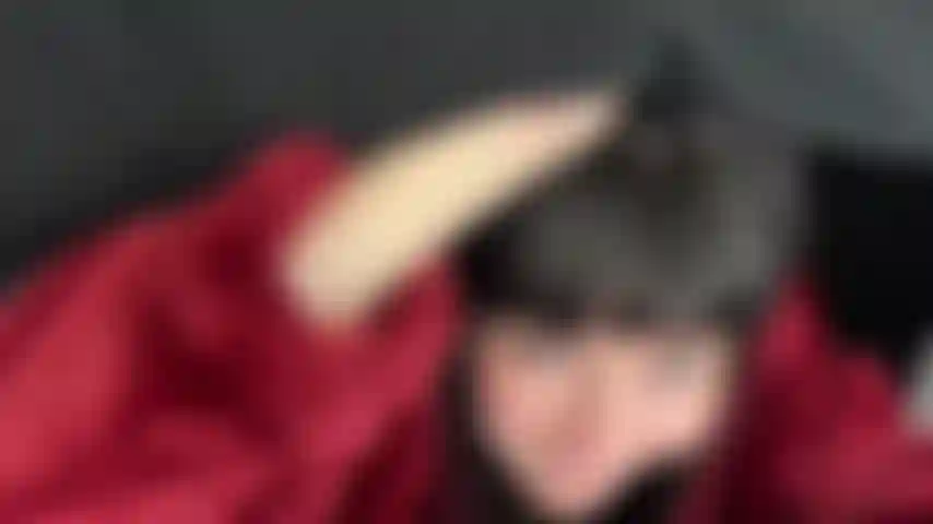 Milf safada chupa pau debaixo da mesa - estamos em um encontro e nossa comida está demorando muito para chegar. Eu rastejo debaixo da mesa para um aperitivo, chupando seu pau e implorando por seu gozo. Você não vai negar sua milf safada e faminta, vai??