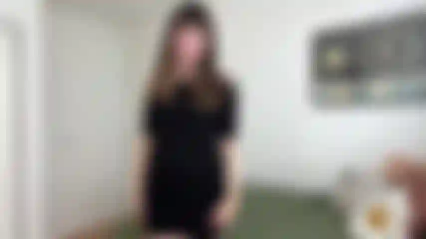 Esposa feliz - não acredito que você me deu um presente! Tenho que te retribuir de alguma forma. Você quer que eu seja uma esposa safada e te dê meus buracos? Boquete desleixado, plug anal e fodendo minha buceta até esguichar.