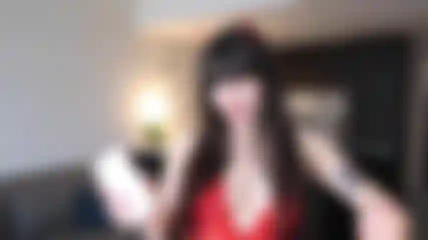 Traindo sua esposa - seduzida por uma milf tesão em sua festa de halloween. Ela é uma puta total para o seu pau. Sloppy bj, conversa suja, esguichando e soprando sua carga em todo o rosto.