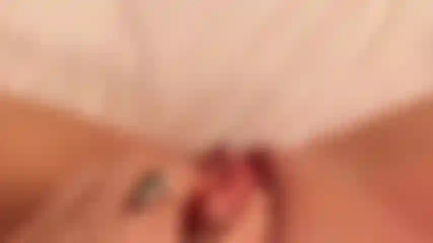 Orgasmo cremoso pov - estive estudando o dia todo e decidi dar um tempo. Me veja brincar do meu pov... Dedilhando minha buceta e mostrando o quão cremosa eu sou me deixa tão excitada. O alongamento com vários dedos combinado com provocações suaves no clitóris me faz gozar forte.