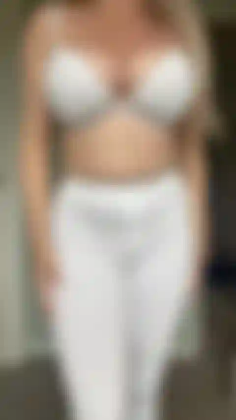 Calça jeans branca.