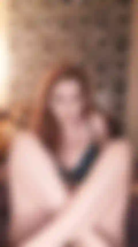 Mostrando as lindas solas dos meus pés.