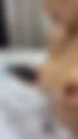 Brincando com meus mamilos duros e meu brinquedo.