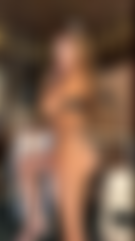 Sou safada com meus peitos grandes e minha buceta também.