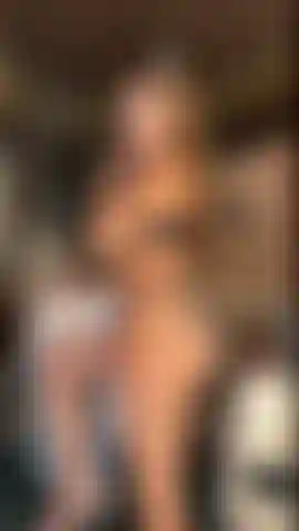 Sou safada com meus peitos grandes e minha buceta também.