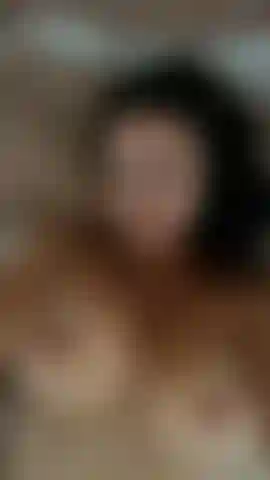 Fully nude no make up