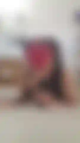 Menina da escola chupa pau e depois monta nele.