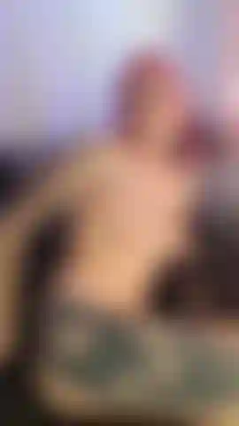 Cobrindo meus seios e rosto em esperma.