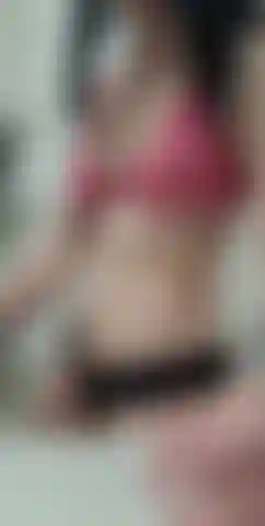 Balançando a bunda no banheiro antes de um show.