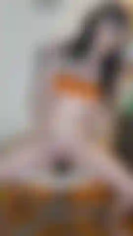 Pulando e gozando em um vibrador de 9" pt1.