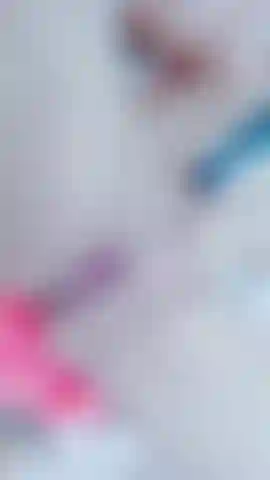 eu amo brincar sozinha no meu quarto com o brinquedo na buceta, sempre fao isso e gozo muito