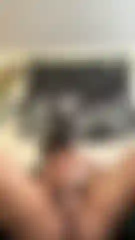 Não consigo me controlar de foder essa buceta cremosa com meu dildo. Fiquei pensando em tomar sua rola o dia todo.
