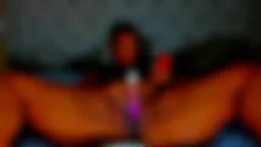 Vendo homens se masturbando no meu telefone e esguichando enormemente.